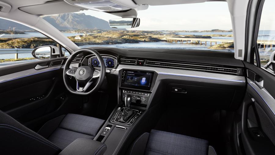 Торпедо Volkswagen Passat GTE (B8) 2019 года  (WW) (фото 6 из 8)